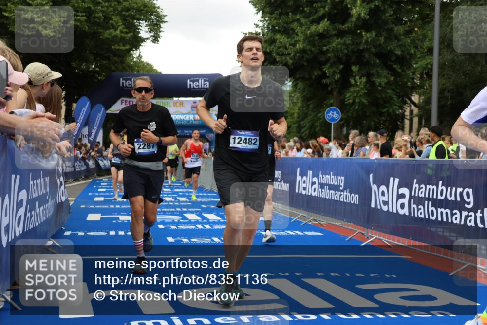 29.06.2025 - hella hamburg halbmarathon Strokosch-Dieckow http://msf.ph/oto/8351136 29.06.2025 10:52:43 Ziel 1657, 2287, 2346, 2444, 2670, 2814, 2910, 3952, 3999, 5077, 5116, 5169, 5194, 7475, 8172, 9065, 9163, 9869, 10115, 10811, 11217, 11459, 11689, 11992, 12450, 12482, 13051, 14122, 14198, 14286, 14805, 16467, 17198, 18331, 19244 meine-sportfotos.de