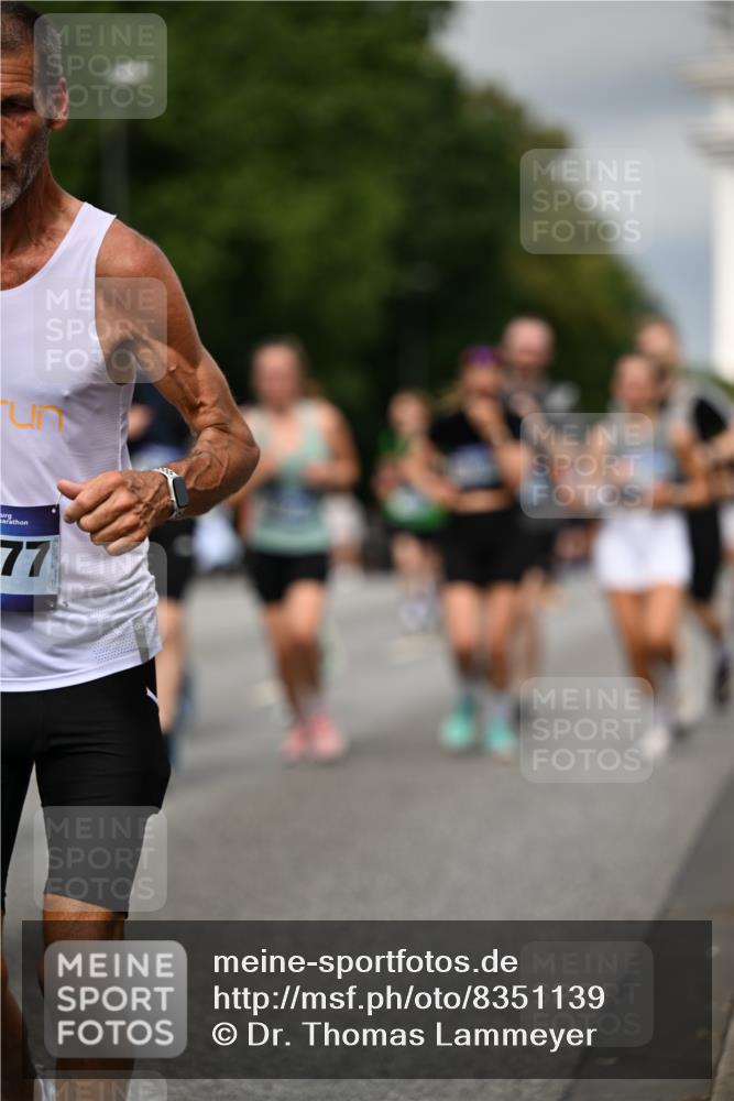 29.06.2025 - hella hamburg halbmarathon Dr. Thomas Lammeyer http://msf.ph/oto/8351139 29.06.2025 10:18:35 Kennedybrücke 1071, 1131, 1480, 1728, 2046, 3020, 3025, 3154, 3454, 3691, 3728, 3756, 3834, 5191, 6028, 6083, 6181, 6366, 6717, 6724, 7442, 7446, 7447, 8055, 8522, 8563, 8755, 9173, 9663, 10224, 10610, 10977 meine-sportfotos.de