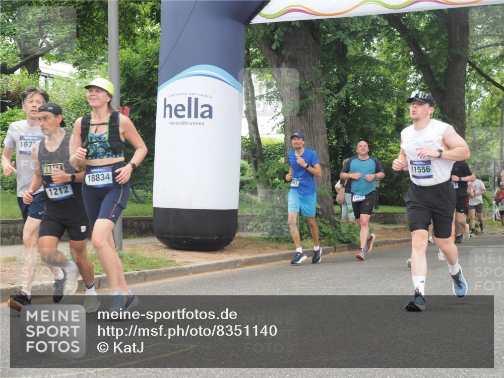 29.06.2025 - hella hamburg halbmarathon KatJ http://msf.ph/oto/8351140 29.06.2025 10:50:55 Zwischen KM18-KM19 1212, 1531, 4945 meine-sportfotos.de