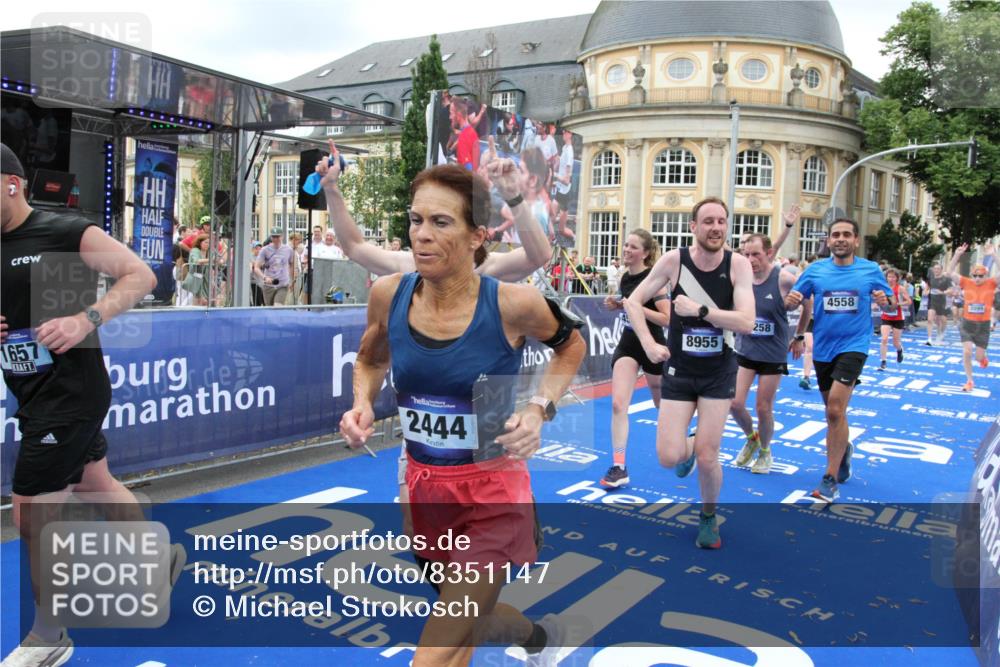 29.06.2025 - hella hamburg halbmarathon Michael Strokosch http://msf.ph/oto/8351147 29.06.2025 10:52:58 Ziel 1257, 1258, 1657, 2099, 2444, 2814, 2910, 4557, 4558, 4770, 5077, 5907, 8139, 8720, 8955, 10724, 10811, 11217, 11992, 12519, 14791, 15430, 18720 meine-sportfotos.de