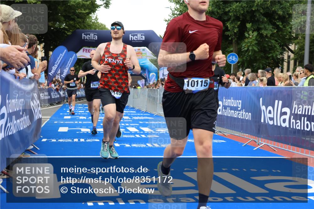 29.06.2025 - hella hamburg halbmarathon Strokosch-Dieckow http://msf.ph/oto/8351172 29.06.2025 10:52:39 Ziel 2287, 2346, 2670, 3952, 3999, 5116, 5169, 5194, 6561, 6562, 7475, 8172, 9739, 9869, 10115, 11459, 11689, 12450, 12482, 13051, 13301, 14122, 14805, 15001, 16467, 17198, 18331, 18982, 19244 meine-sportfotos.de