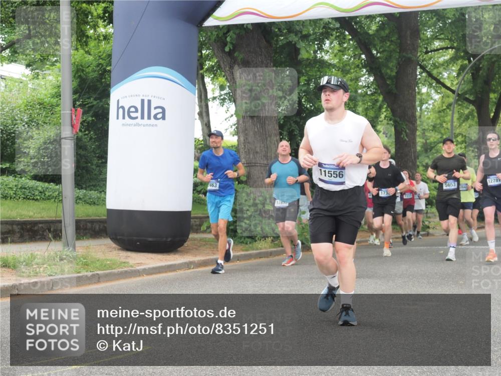 29.06.2025 - hella hamburg halbmarathon KatJ http://msf.ph/oto/8351251 29.06.2025 10:50:55 Zwischen KM18-KM19 1212, 1531, 4945 meine-sportfotos.de