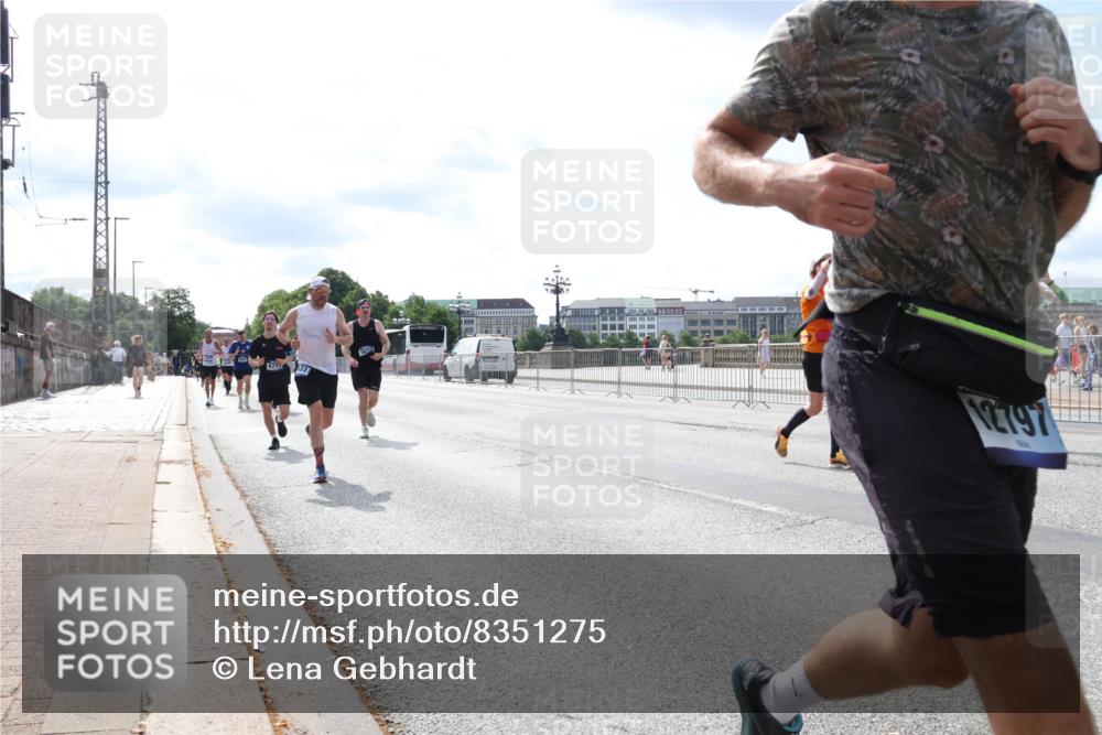 29.06.2025 - hella hamburg halbmarathon Lena Gebhardt http://msf.ph/oto/8351275 29.06.2025 10:13:46 Lombardsbrücke 671, 12797, 1007, 1131, 1480, 1859, 2055, 2359, 2721, 2904, 2961, 2987, 3729, 4001, 4187, 4795, 4950, 4962, 5232, 5546, 5631, 5719, 6026, 6710, 6717, 6724, 7346, 7446, 7447, 7460, 7462, 7913, 8279, 8673, 9128, 9527, 9612, 9631, 10442, 10443, 10977, 11441, 11987, 12313, 12492, 12797, 12928, 12929, 13331, 13928, 15085, 15482, 15663, 15721, 15722, 15922, 16491, 17439, 17472, 17474, 17985, 18041, 18222, 18231 meine-sportfotos.de