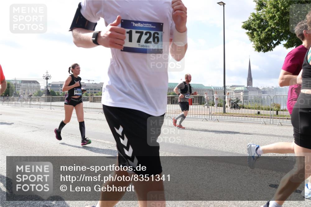 29.06.2025 - hella hamburg halbmarathon Lena Gebhardt http://msf.ph/oto/8351341 29.06.2025 10:01:08 Lombardsbrücke 1659, 1726, 1130, 1387, 1420, 1611, 1726, 2006, 2091, 2354, 2363, 2490, 2936, 3059, 3141, 3425, 3625, 3740, 3983, 4068, 4238, 4249, 4319, 4370, 4616, 4649, 4708, 5033, 5418, 5675, 5870, 6087, 6147, 0000, 6487, 6531, 6591, 6714, 6757, 6835, 6924, 7287, 7658, 7757, 7759, 7761, 7846, 8045, 8046, 8255, 8326, 8478, 8632, 8923, 9124, 9553, 9555, 9577, 9932, 10074, 10188, 10271, 10383, 10576, 11465 meine-sportfotos.de
