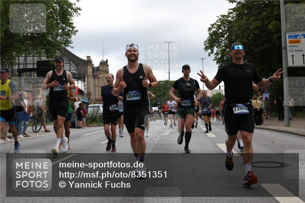 29.06.2025 - hella hamburg halbmarathon Yannick Fuchs http://msf.ph/oto/8351351 29.06.2025 10:52:48 20KM 1285, 1642, 1946, 1951, 2027, 2711, 2855, 5084, 5633, 6208, 6636, 6860, 7476, 7659, 8392, 8929, 9156, 9353, 9553, 9555, 9655, 9835, 10539, 10915, 12809, 13407, 14355, 14375, 14631, 14914, 15263, 16206, 16409, 16563, 16922, 16924, 17346, 17665, 17782, 17810, 17814, 17839, 17852, 17931, 17967, 18112, 18232, 18556, 18682, 18730, 18833, 18954, 19002, 19003 meine-sportfotos.de