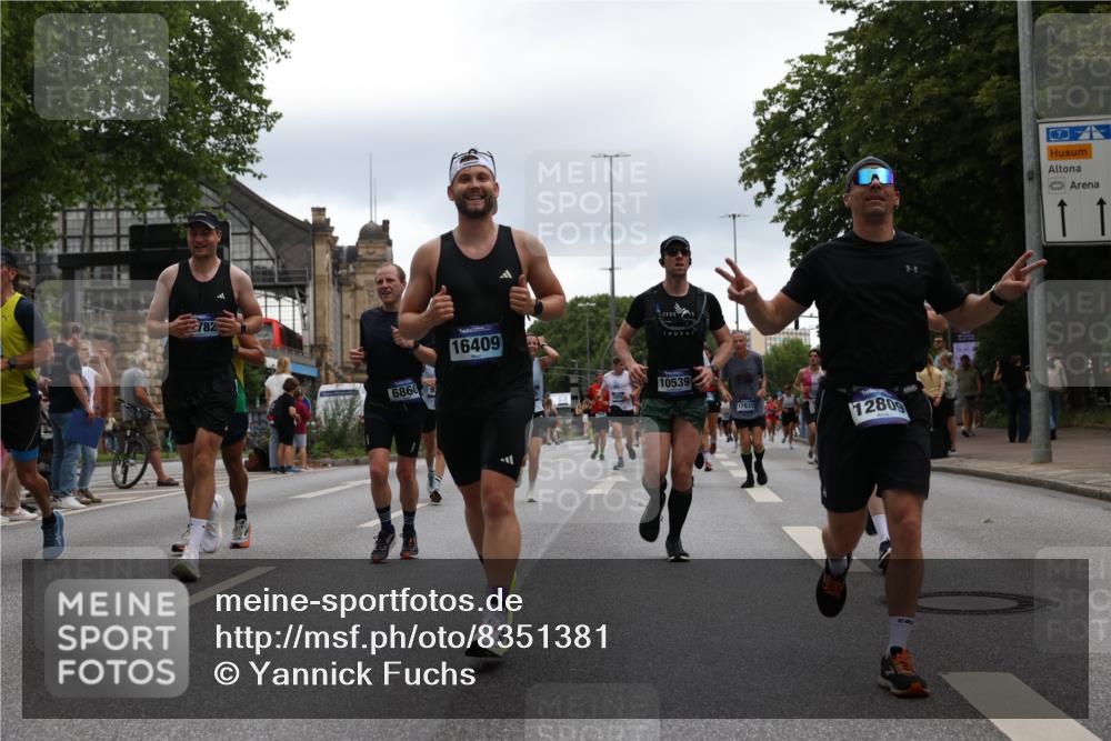 29.06.2025 - hella hamburg halbmarathon Yannick Fuchs http://msf.ph/oto/8351381 29.06.2025 10:52:48 20KM 1285, 1642, 1946, 1951, 2027, 2711, 2855, 5084, 5633, 6208, 6636, 6860, 7476, 7659, 8392, 8929, 9156, 9353, 9553, 9555, 9655, 9835, 10539, 10915, 12809, 13407, 14355, 14375, 14631, 14914, 15263, 16206, 16409, 16563, 16922, 16924, 17346, 17665, 17782, 17810, 17814, 17839, 17852, 17931, 17967, 18112, 18232, 18556, 18682, 18730, 18833, 18954, 19002, 19003 meine-sportfotos.de