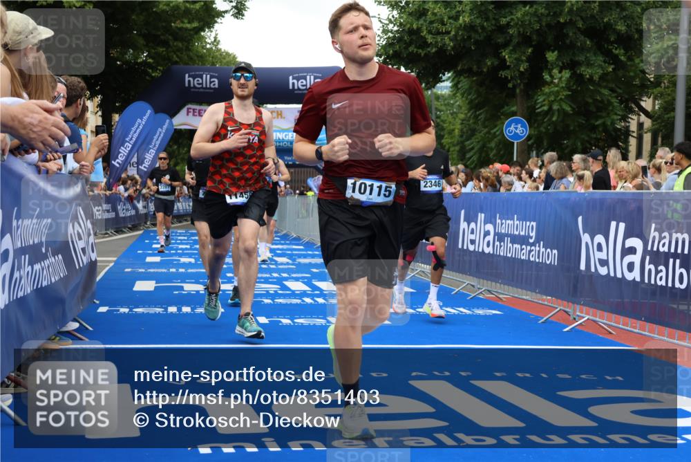 29.06.2025 - hella hamburg halbmarathon Strokosch-Dieckow http://msf.ph/oto/8351403 29.06.2025 10:52:39 Ziel 2287, 2346, 2670, 3952, 3999, 5116, 5169, 5194, 6561, 6562, 7475, 8172, 9739, 9869, 10115, 11459, 11689, 12450, 12482, 13051, 13301, 14122, 14805, 15001, 16467, 17198, 18331, 18982, 19244 meine-sportfotos.de