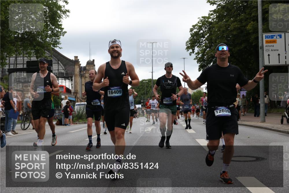 29.06.2025 - hella hamburg halbmarathon Yannick Fuchs http://msf.ph/oto/8351424 29.06.2025 10:52:48 20KM 1285, 1642, 1946, 1951, 2027, 2711, 2855, 5084, 5633, 6208, 6636, 6860, 7476, 7659, 8392, 8929, 9156, 9353, 9553, 9555, 9655, 9835, 10539, 10915, 12809, 13407, 14355, 14375, 14631, 14914, 15263, 16206, 16409, 16563, 16922, 16924, 17346, 17665, 17782, 17810, 17814, 17839, 17852, 17931, 17967, 18112, 18232, 18556, 18682, 18730, 18833, 18954, 19002, 19003 meine-sportfotos.de