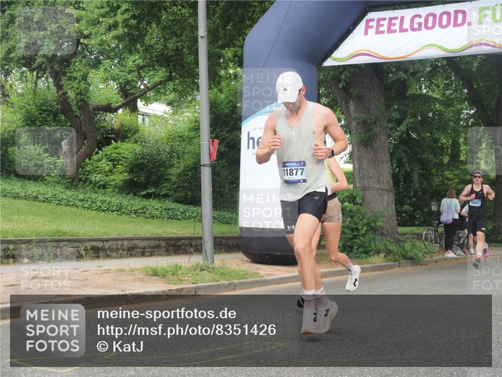 29.06.2025 - hella hamburg halbmarathon KatJ http://msf.ph/oto/8351426 29.06.2025 10:21:19 Zwischen KM18-KM19 3955, 7845 meine-sportfotos.de