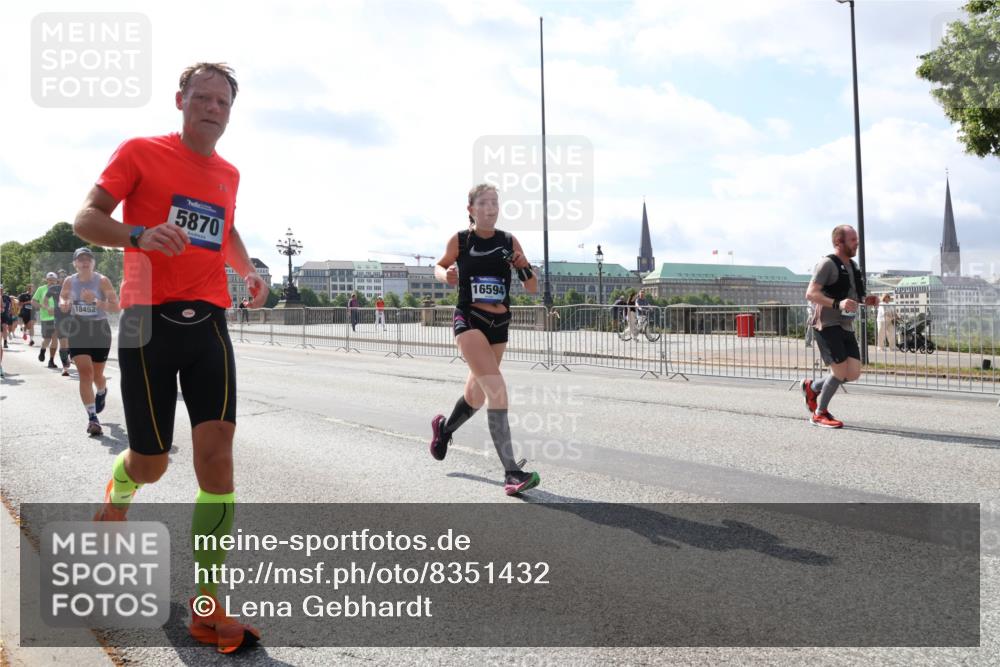 29.06.2025 - hella hamburg halbmarathon Lena Gebhardt http://msf.ph/oto/8351432 29.06.2025 10:01:09 Lombardsbrücke 18452, 5870, 16594, 1130, 1387, 1420, 1611, 1726, 2006, 2091, 2354, 2363, 2490, 2936, 3059, 3141, 3425, 3625, 3663, 3740, 3983, 4068, 4238, 4249, 4319, 4370, 4616, 4649, 4708, 5033, 5418, 5675, 5870, 6087, 6147, 0000, 6487, 6531, 6591, 6714, 6757, 6835, 6924, 7287, 7658, 7757, 7759, 7761, 7846, 8030, 8045, 8046, 8255, 8326, 8478, 8632, 8923, 9124, 9553, 9555, 9577, 9932, 10074, 10188, 10271, 10383, 10576, 11465 meine-sportfotos.de