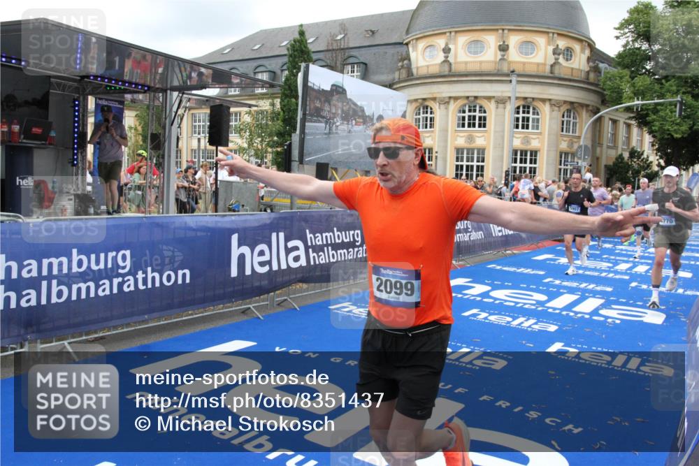 29.06.2025 - hella hamburg halbmarathon Michael Strokosch http://msf.ph/oto/8351437 29.06.2025 10:53:00 Ziel 1257, 1258, 2099, 4557, 4558, 4770, 5907, 7509, 8139, 8720, 8955, 10724, 12367, 12519, 12910, 14791, 15430, 18590, 18720 meine-sportfotos.de