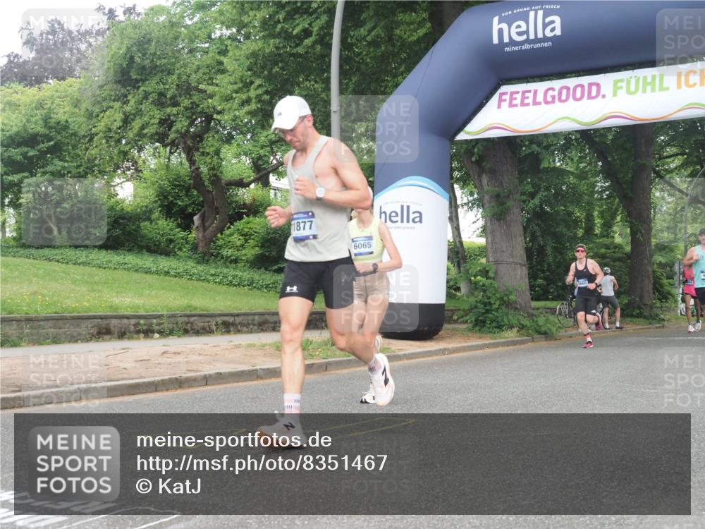 29.06.2025 - hella hamburg halbmarathon KatJ http://msf.ph/oto/8351467 29.06.2025 10:21:20 Zwischen KM18-KM19 3955, 4812, 7845 meine-sportfotos.de