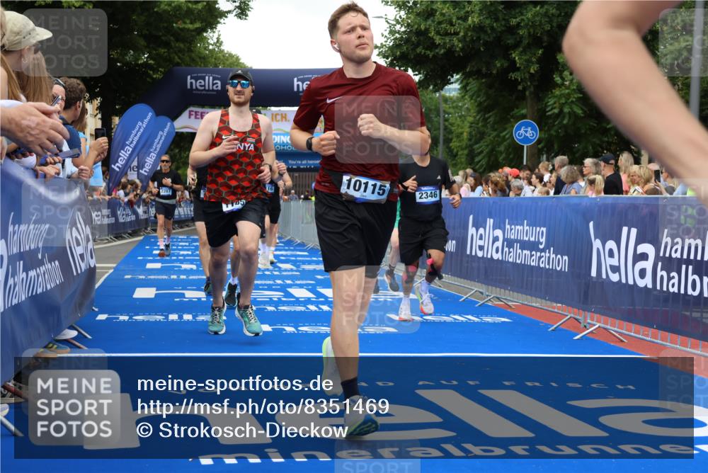 29.06.2025 - hella hamburg halbmarathon Strokosch-Dieckow http://msf.ph/oto/8351469 29.06.2025 10:52:39 Ziel 2287, 2346, 2670, 3952, 3999, 5116, 5169, 5194, 6561, 6562, 7475, 8172, 9739, 9869, 10115, 11459, 11689, 12450, 12482, 13051, 13301, 14122, 14805, 15001, 16467, 17198, 18331, 18982, 19244 meine-sportfotos.de