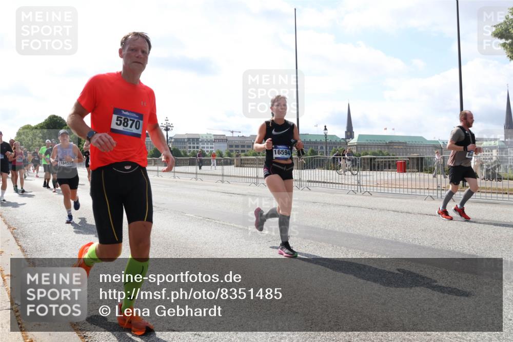29.06.2025 - hella hamburg halbmarathon Lena Gebhardt http://msf.ph/oto/8351485 29.06.2025 10:01:09 Lombardsbrücke 18452, 5870, 16594, 1130, 1387, 1420, 1611, 1726, 2006, 2091, 2354, 2363, 2490, 2936, 3059, 3141, 3425, 3625, 3663, 3740, 3983, 4068, 4238, 4249, 4319, 4370, 4616, 4649, 4708, 5033, 5418, 5675, 5870, 6087, 6147, 0000, 6487, 6531, 6591, 6714, 6757, 6835, 6924, 7287, 7658, 7757, 7759, 7761, 7846, 8030, 8045, 8046, 8255, 8326, 8478, 8632, 8923, 9124, 9553, 9555, 9577, 9932, 10074, 10188, 10271, 10383, 10576, 11465 meine-sportfotos.de