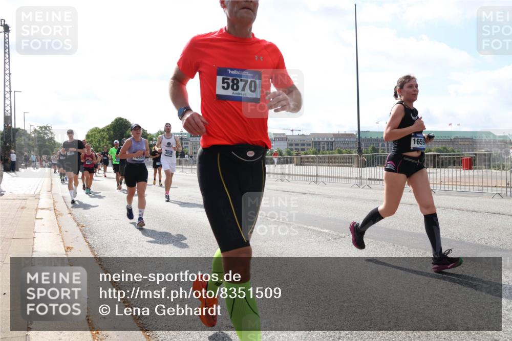 29.06.2025 - hella hamburg halbmarathon Lena Gebhardt http://msf.ph/oto/8351509 29.06.2025 10:01:09 Lombardsbrücke 10452, 6835, 5870, 1659, 1130, 1387, 1420, 1611, 1726, 2006, 2091, 2354, 2363, 2490, 2936, 3059, 3141, 3425, 3625, 3663, 3740, 3983, 4068, 4238, 4249, 4319, 4370, 4616, 4649, 4708, 5033, 5418, 5675, 5870, 6087, 6147, 0000, 6487, 6531, 6591, 6714, 6757, 6835, 6924, 7287, 7658, 7757, 7759, 7761, 7846, 8030, 8045, 8046, 8255, 8326, 8478, 8632, 8923, 9124, 9553, 9555, 9577, 9932, 10074, 10188, 10271, 10383, 10576, 11465 meine-sportfotos.de