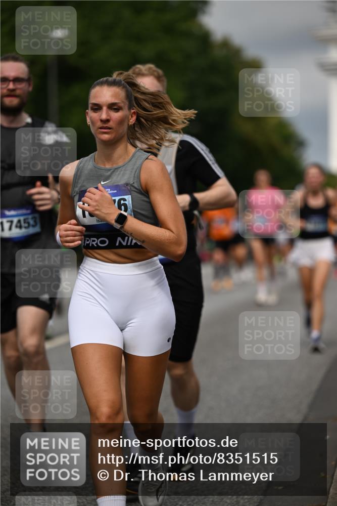 29.06.2025 - hella hamburg halbmarathon Dr. Thomas Lammeyer http://msf.ph/oto/8351515 29.06.2025 10:18:38 Kennedybrücke 1071, 1131, 1480, 1728, 2046, 3020, 3025, 3454, 3691, 3728, 3756, 3834, 5191, 6181, 6366, 6717, 6724, 7195, 7442, 7446, 7447, 7881, 8055, 8522, 8563, 8755, 8892, 9173, 9663, 9709, 10224, 10610, 10977 meine-sportfotos.de