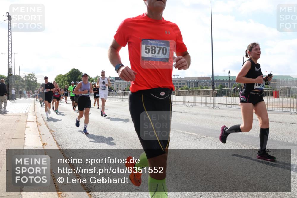 29.06.2025 - hella hamburg halbmarathon Lena Gebhardt http://msf.ph/oto/8351552 29.06.2025 10:01:09 Lombardsbrücke 52, 5870, 1659, 1130, 1387, 1420, 1611, 1726, 2006, 2091, 2354, 2363, 2490, 2936, 3059, 3141, 3425, 3625, 3663, 3740, 3983, 4068, 4238, 4249, 4319, 4370, 4616, 4649, 4708, 5033, 5418, 5675, 5870, 6087, 6147, 0000, 6487, 6531, 6591, 6714, 6757, 6835, 6924, 7287, 7658, 7757, 7759, 7761, 7846, 8030, 8045, 8046, 8255, 8326, 8478, 8632, 8923, 9124, 9553, 9555, 9577, 9932, 10074, 10188, 10271, 10383, 10576, 11465 meine-sportfotos.de