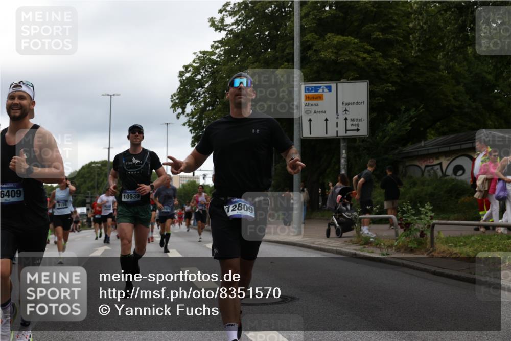 29.06.2025 - hella hamburg halbmarathon Yannick Fuchs http://msf.ph/oto/8351570 29.06.2025 10:52:48 20KM 1285, 1642, 1946, 1951, 2027, 2711, 2855, 5084, 5633, 6208, 6636, 6860, 7476, 7659, 8392, 8929, 9156, 9353, 9553, 9555, 9655, 9835, 10539, 10915, 12809, 13407, 14355, 14375, 14631, 14914, 15263, 16206, 16409, 16563, 16922, 16924, 17346, 17665, 17782, 17810, 17814, 17839, 17852, 17931, 17967, 18112, 18232, 18556, 18682, 18730, 18833, 18954, 19002, 19003 meine-sportfotos.de
