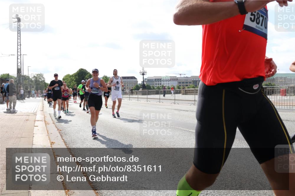 29.06.2025 - hella hamburg halbmarathon Lena Gebhardt http://msf.ph/oto/8351611 29.06.2025 10:01:09 Lombardsbrücke 11937, 18452, 68, 35, 5870, 1130, 1387, 1420, 1611, 1726, 2006, 2091, 2354, 2363, 2490, 2936, 3059, 3141, 3425, 3625, 3663, 3740, 3983, 4068, 4238, 4249, 4319, 4370, 4616, 4649, 4708, 5033, 5418, 5675, 5870, 6087, 6147, 0000, 6487, 6531, 6591, 6714, 6757, 6835, 6924, 7287, 7658, 7757, 7759, 7761, 7846, 8030, 8045, 8046, 8255, 8326, 8478, 8632, 8923, 9124, 9553, 9555, 9577, 9932, 10074, 10188, 10271, 10383, 10576, 11465 meine-sportfotos.de