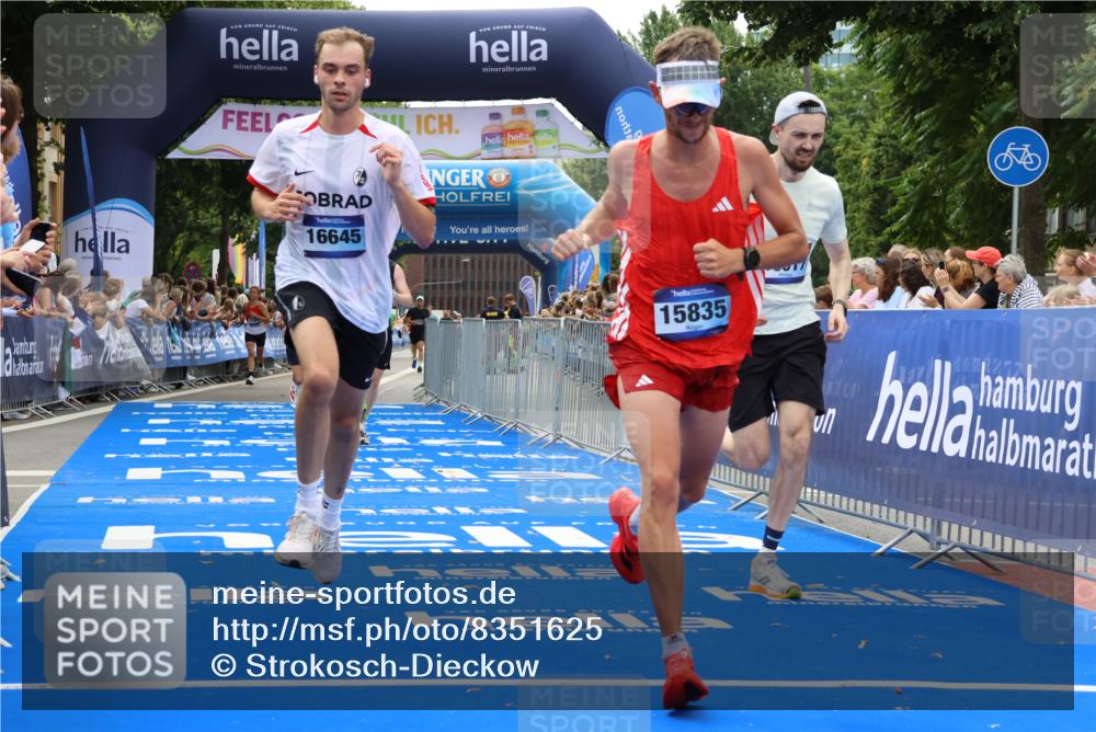 29.06.2025 - hella hamburg halbmarathon Strokosch-Dieckow http://msf.ph/oto/8351625 29.06.2025 10:31:38 Ziel 5187, 5660, 7793, 12681, 13606, 13617, 15835, 18102 meine-sportfotos.de