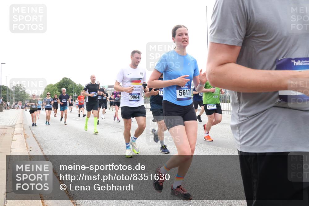 29.06.2025 - hella hamburg halbmarathon Lena Gebhardt http://msf.ph/oto/8351630 29.06.2025 10:38:44 Lombardsbrücke 5913, 9004, 17, 5617, 784, 12577, 56, 1232, 1390, 1451, 1457, 1596, 1721, 1791, 2113, 2151, 2498, 2524, 2534, 2576, 2660, 2693, 3010, 3094, 3095, 3216, 3286, 3307, 3323, 3338, 3635, 3636, 3726, 3777, 3841, 3927, 4028, 4139, 4155, 4159, 4257, 4259, 4260, 4316, 4320, 4883, 4964, 5085, 5089, 5155, 5617, 5684, 5735, 5913, 6062, 6695, 6696, 6751, 6875, 7117, 7148, 7263, 7371, 7561, 7692, 7849, 7868, 8367, 8783, 9708, 10554, 13060 meine-sportfotos.de