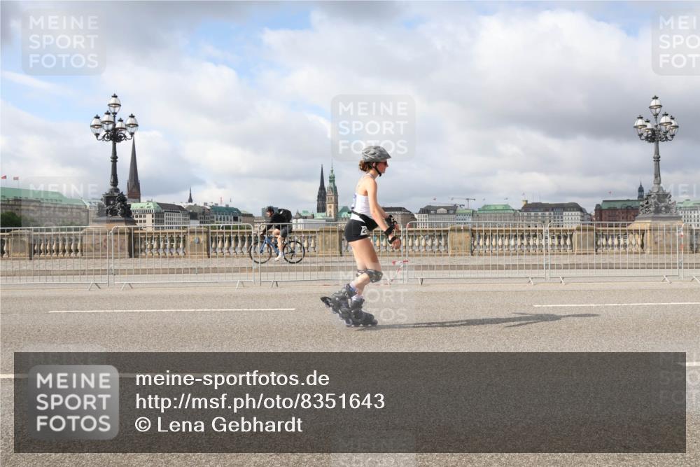 29.06.2025 - hella hamburg halbmarathon Lena Gebhardt http://msf.ph/oto/8351643 29.06.2025 09:09:24 Lombardsbrücke 2 meine-sportfotos.de
