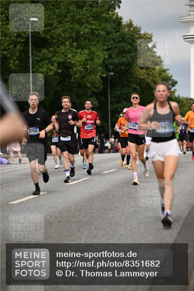 29.06.2025 - hella hamburg halbmarathon Dr. Thomas Lammeyer http://msf.ph/oto/8351682 29.06.2025 10:18:40 Kennedybrücke 1071, 1131, 1480, 1728, 2046, 2690, 3020, 3025, 3454, 3691, 3834, 5191, 6181, 6366, 6717, 6724, 7195, 7442, 7446, 7447, 7881, 8055, 8275, 8522, 8563, 8755, 8854, 8892, 9173, 9663, 9709, 10224, 10977 meine-sportfotos.de