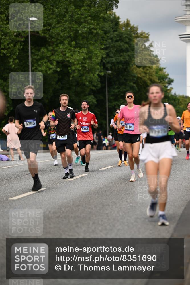 29.06.2025 - hella hamburg halbmarathon Dr. Thomas Lammeyer http://msf.ph/oto/8351690 29.06.2025 10:18:40 Kennedybrücke 1071, 1131, 1480, 1728, 2046, 2690, 3020, 3025, 3454, 3691, 3834, 5191, 6181, 6366, 6717, 6724, 7195, 7442, 7446, 7447, 7881, 8055, 8275, 8522, 8563, 8755, 8854, 8892, 9173, 9663, 9709, 10224, 10977 meine-sportfotos.de