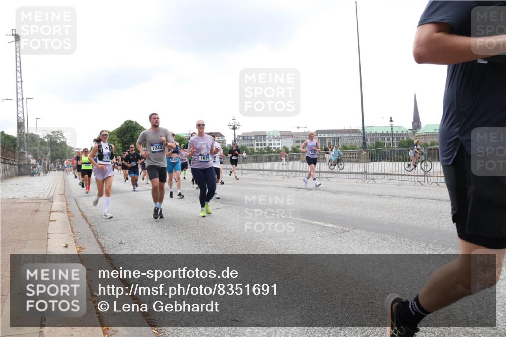 29.06.2025 - hella hamburg halbmarathon Lena Gebhardt http://msf.ph/oto/8351691 29.06.2025 10:47:58 Lombardsbrücke 8310, 7240, 13399, 1639, 1045, 1157, 1174, 1175, 1246, 1392, 1434, 1618, 1639, 1645, 1701, 1926, 2037, 2163, 2197, 2418, 2491, 2545, 2650, 2704, 2756, 2790, 2882, 2958, 3049, 3468, 3504, 3679, 3933, 4037, 4327, 4423, 4588, 4856, 5585, 5621, 5622, 5886, 5952, 7240, 7393, 7394, 7427, 7916, 7970, 8077, 8270, 8310, 8521, 8550, 8774, 9356, 9687, 9696, 9697, 9921, 10145, 10658, 10777, 10794, 10991, 11351, 11458, 11548, 11730, 11738, 11742, 11781, 11802, 11909, 12431 meine-sportfotos.de