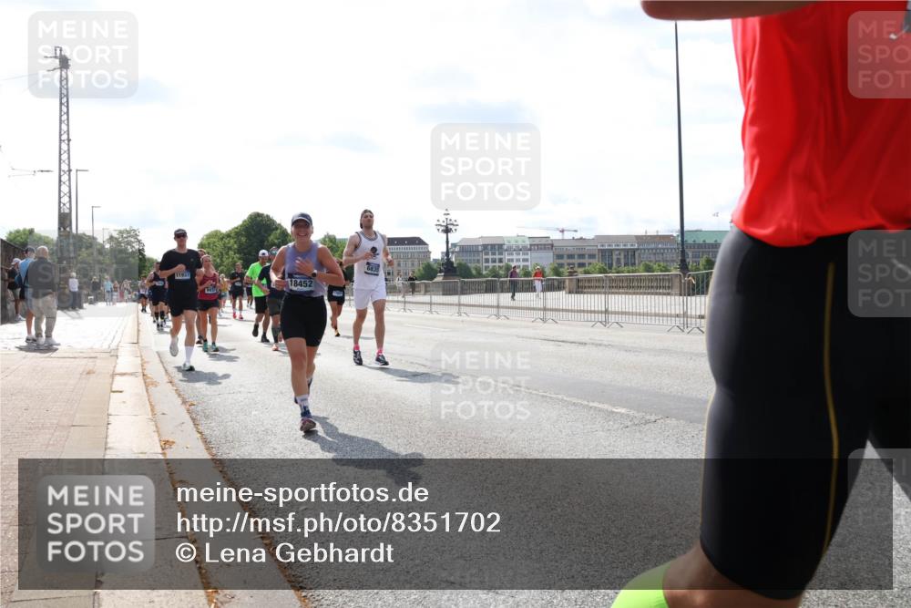 29.06.2025 - hella hamburg halbmarathon Lena Gebhardt http://msf.ph/oto/8351702 29.06.2025 10:01:09 Lombardsbrücke 11937, 18452, 1130, 1387, 1420, 1611, 1726, 2006, 2091, 2354, 2363, 2490, 2936, 3059, 3141, 3425, 3625, 3663, 3740, 3983, 4068, 4238, 4249, 4319, 4370, 4616, 4649, 4708, 5033, 5418, 5675, 5870, 6087, 6147, 0000, 6487, 6531, 6591, 6714, 6757, 6835, 6924, 7287, 7658, 7757, 7759, 7761, 7846, 8030, 8045, 8046, 8255, 8326, 8478, 8632, 8923, 9124, 9553, 9555, 9577, 9932, 10074, 10188, 10271, 10383, 10576, 11465 meine-sportfotos.de