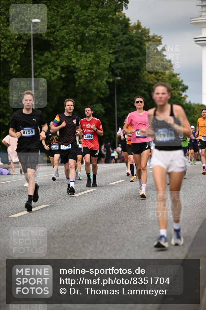 29.06.2025 - hella hamburg halbmarathon Dr. Thomas Lammeyer http://msf.ph/oto/8351704 29.06.2025 10:18:40 Kennedybrücke 1071, 1131, 1480, 1728, 2046, 2690, 3020, 3025, 3454, 3691, 3834, 5191, 6181, 6366, 6717, 6724, 7195, 7442, 7446, 7447, 7881, 8055, 8275, 8522, 8563, 8755, 8854, 8892, 9173, 9663, 9709, 10224, 10977 meine-sportfotos.de