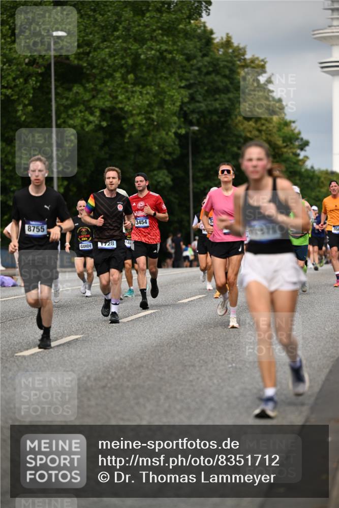 29.06.2025 - hella hamburg halbmarathon Dr. Thomas Lammeyer http://msf.ph/oto/8351712 29.06.2025 10:18:40 Kennedybrücke 1071, 1131, 1480, 1728, 2046, 2690, 3020, 3025, 3454, 3691, 3834, 5191, 6181, 6366, 6717, 6724, 7195, 7442, 7446, 7447, 7881, 8055, 8275, 8522, 8563, 8755, 8854, 8892, 9173, 9663, 9709, 10224, 10977 meine-sportfotos.de