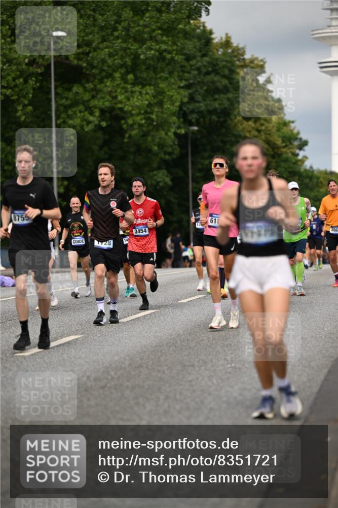 29.06.2025 - hella hamburg halbmarathon Dr. Thomas Lammeyer http://msf.ph/oto/8351721 29.06.2025 10:18:40 Kennedybrücke 1071, 1131, 1480, 1728, 2046, 2690, 3020, 3025, 3454, 3691, 3834, 5191, 6181, 6366, 6717, 6724, 7195, 7442, 7446, 7447, 7881, 8055, 8275, 8522, 8563, 8755, 8854, 8892, 9173, 9663, 9709, 10224, 10977 meine-sportfotos.de