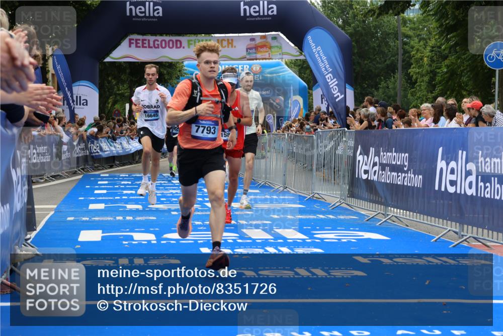 29.06.2025 - hella hamburg halbmarathon Strokosch-Dieckow http://msf.ph/oto/8351726 29.06.2025 10:31:37 Ziel 5660, 7793, 12681, 13606, 13617, 15835, 18102 meine-sportfotos.de