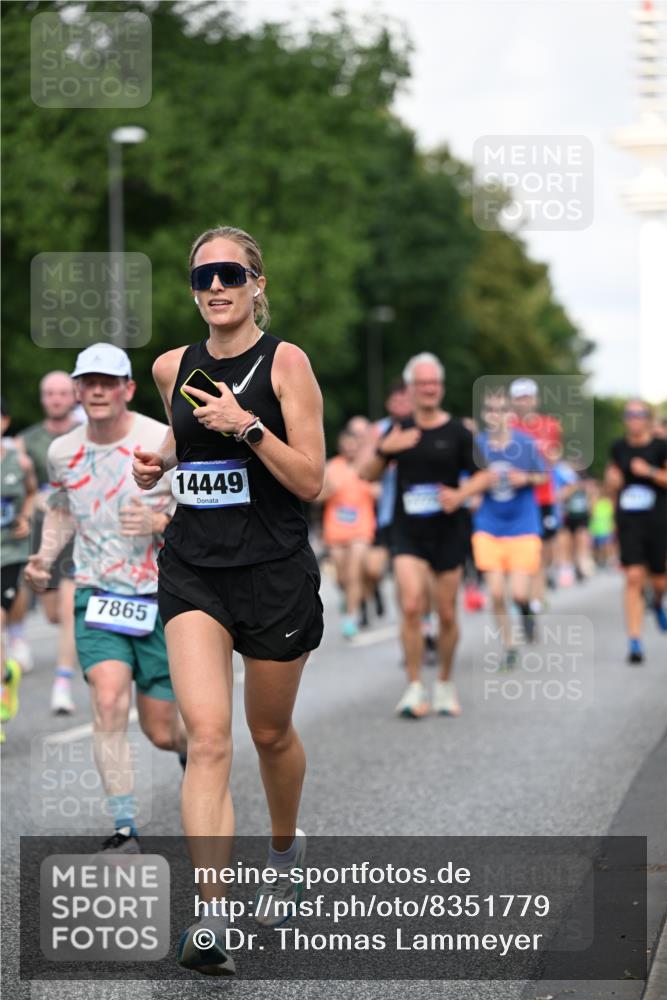 29.06.2025 - hella hamburg halbmarathon Dr. Thomas Lammeyer http://msf.ph/oto/8351779 29.06.2025 09:56:19 Kennedybrücke 1070, 1139, 1220, 1415, 1468, 1512, 1613, 1782, 2233, 3098, 3109, 3124, 4080, 4497, 4691, 5011, 5476, 5477, 7067, 7191, 7325, 7432, 7451, 7843, 7865, 7961, 8467, 9081, 10000, 10099, 10251, 10741, 10796, 11346 meine-sportfotos.de