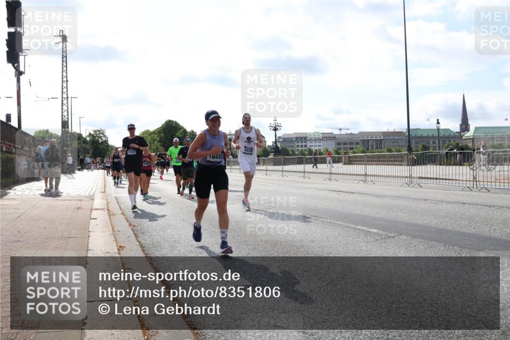 29.06.2025 - hella hamburg halbmarathon Lena Gebhardt http://msf.ph/oto/8351806 29.06.2025 10:01:10 Lombardsbrücke 11937, 18452, 6835, 1130, 1387, 1420, 1611, 1726, 2006, 2091, 2354, 2363, 2490, 2936, 3059, 3141, 3425, 3625, 3663, 3740, 3983, 4068, 4238, 4249, 4319, 4370, 4616, 4649, 4708, 5033, 5418, 5675, 5870, 6087, 6147, 0000, 6487, 6531, 6591, 6714, 6757, 6835, 6924, 7287, 7658, 7757, 7759, 7761, 7846, 8030, 8045, 8046, 8191, 8255, 8326, 8478, 8632, 8691, 8923, 9124, 9553, 9555, 9577, 9932, 10074, 10188, 10271, 10383, 10576, 11465 meine-sportfotos.de