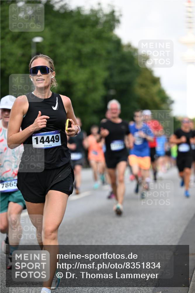 29.06.2025 - hella hamburg halbmarathon Dr. Thomas Lammeyer http://msf.ph/oto/8351834 29.06.2025 09:56:20 Kennedybrücke 1070, 1139, 1220, 1415, 1468, 1512, 1613, 1782, 2233, 3098, 3109, 3124, 4080, 4497, 4691, 5011, 5476, 5477, 7067, 7191, 7325, 7432, 7451, 7599, 7843, 7865, 7961, 8467, 9081, 10000, 10099, 10251, 10741, 10750, 10796, 11346 meine-sportfotos.de