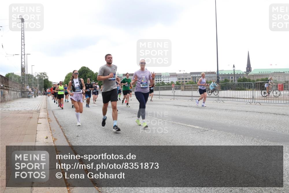 29.06.2025 - hella hamburg halbmarathon Lena Gebhardt http://msf.ph/oto/8351873 29.06.2025 10:47:59 Lombardsbrücke 8310, 40, 1639, 1045, 1157, 1174, 1175, 1246, 1392, 1434, 1618, 1639, 1645, 1701, 1926, 2037, 2163, 2197, 2418, 2491, 2545, 2650, 2704, 2756, 2790, 2882, 2958, 3049, 3468, 3504, 3679, 3933, 4037, 4327, 4423, 4588, 4856, 5585, 5621, 5622, 5886, 5952, 7240, 7393, 7394, 7427, 7916, 7970, 8077, 8310, 8521, 8550, 8774, 9356, 9687, 9696, 9697, 9921, 10145, 10658, 10777, 10794, 10991, 11351, 11458, 11548, 11730, 11742, 11781, 11802, 11909, 12431 meine-sportfotos.de