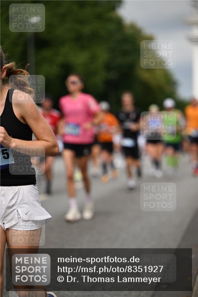 29.06.2025 - hella hamburg halbmarathon Dr. Thomas Lammeyer http://msf.ph/oto/8351927 29.06.2025 10:18:42 Kennedybrücke 1071, 1131, 1480, 1728, 2046, 2690, 3020, 3025, 3454, 3691, 3834, 4641, 5191, 6181, 6366, 6717, 6724, 7195, 7442, 7446, 7447, 7881, 8055, 8275, 8522, 8563, 8755, 8854, 8892, 9173, 9663, 9709, 10224, 10589, 10717, 10977 meine-sportfotos.de