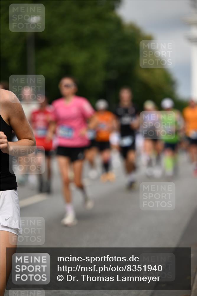 29.06.2025 - hella hamburg halbmarathon Dr. Thomas Lammeyer http://msf.ph/oto/8351940 29.06.2025 10:18:42 Kennedybrücke 1071, 1131, 1480, 1728, 2046, 2690, 3020, 3025, 3454, 3691, 3834, 4641, 5191, 6181, 6366, 6717, 6724, 7195, 7442, 7446, 7447, 7881, 8055, 8275, 8522, 8563, 8755, 8854, 8892, 9173, 9663, 9709, 10224, 10589, 10717, 10977 meine-sportfotos.de