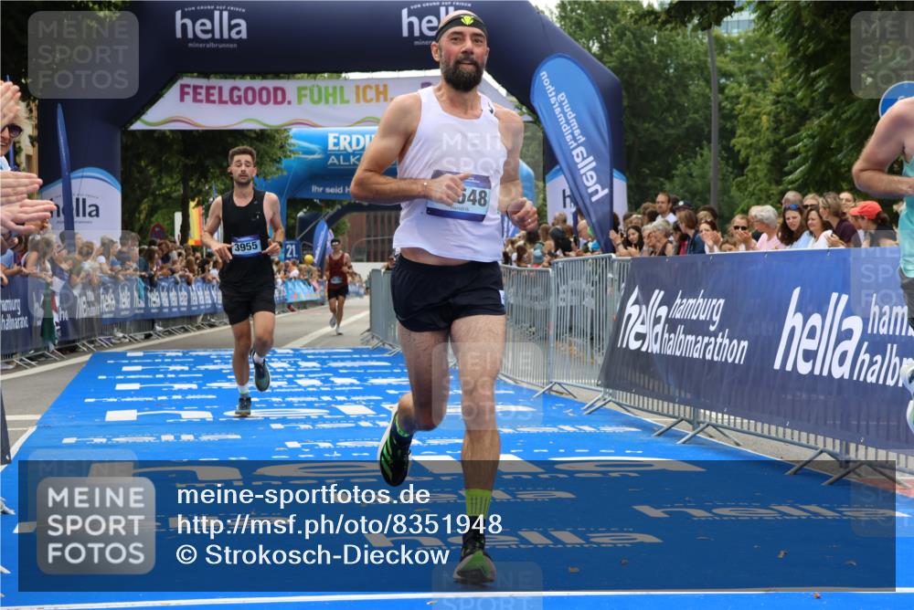 29.06.2025 - hella hamburg halbmarathon Strokosch-Dieckow http://msf.ph/oto/8351948 29.06.2025 10:31:18 Ziel 3955, 4812, 10017, 10298, 11857, 12232, 14450, 14548, 19042, 19118 meine-sportfotos.de