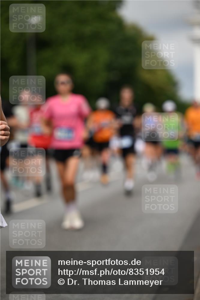 29.06.2025 - hella hamburg halbmarathon Dr. Thomas Lammeyer http://msf.ph/oto/8351954 29.06.2025 10:18:42 Kennedybrücke 1071, 1131, 1480, 1728, 2046, 2690, 3020, 3025, 3454, 3691, 3834, 4641, 5191, 6181, 6366, 6717, 6724, 7195, 7442, 7446, 7447, 7881, 8055, 8275, 8522, 8563, 8755, 8854, 8892, 9173, 9663, 9709, 10224, 10589, 10717, 10977 meine-sportfotos.de