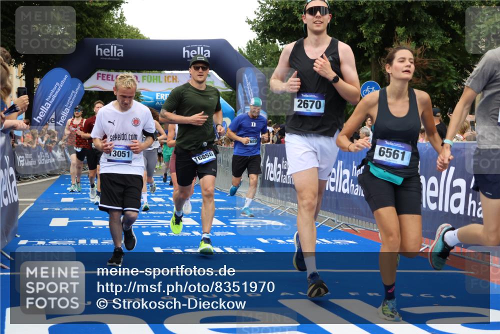 29.06.2025 - hella hamburg halbmarathon Strokosch-Dieckow http://msf.ph/oto/8351970 29.06.2025 10:52:35 Ziel 2346, 2670, 3715, 3952, 3999, 5116, 6561, 6562, 7232, 7475, 9145, 9739, 9869, 10115, 11459, 11689, 12450, 12482, 13051, 13301, 14122, 14561, 15001, 15980, 18982 meine-sportfotos.de