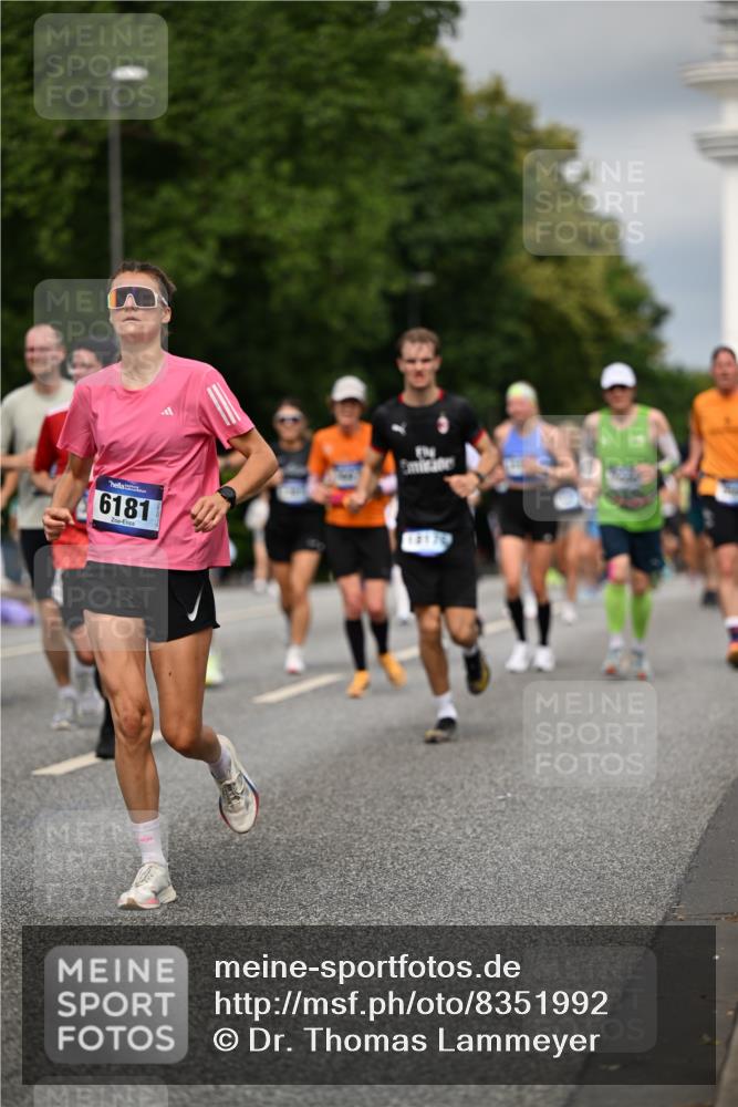 29.06.2025 - hella hamburg halbmarathon Dr. Thomas Lammeyer http://msf.ph/oto/8351992 29.06.2025 10:18:43 Kennedybrücke 1071, 1131, 1480, 1728, 2046, 2690, 3025, 3454, 3507, 3509, 3691, 3834, 4641, 5191, 5800, 6181, 6366, 6717, 6724, 7195, 7442, 7446, 7447, 7881, 8055, 8275, 8522, 8563, 8755, 8854, 8892, 9173, 9663, 9709, 10224, 10589, 10717, 10977 meine-sportfotos.de