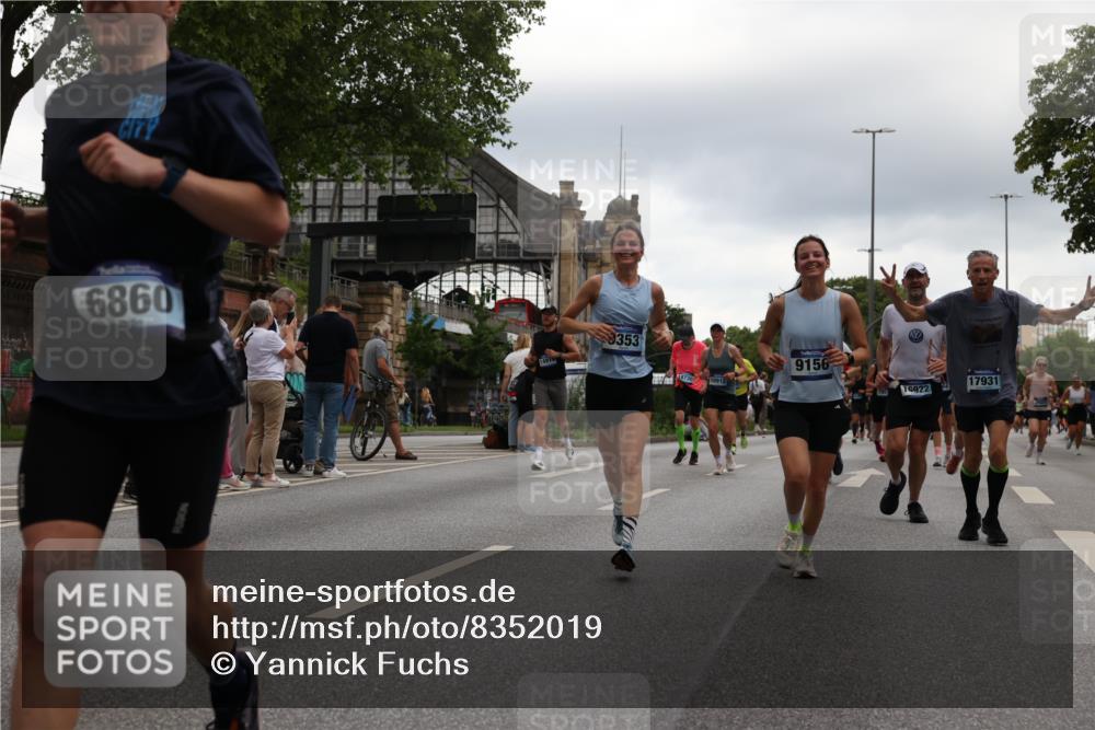 29.06.2025 - hella hamburg halbmarathon Yannick Fuchs http://msf.ph/oto/8352019 29.06.2025 10:52:50 20KM 1285, 1642, 1946, 1951, 2027, 2711, 2855, 5084, 5347, 5633, 6208, 6636, 6860, 6997, 7476, 8392, 8929, 9156, 9353, 9553, 9555, 9655, 9835, 10539, 10915, 12809, 13407, 14355, 14375, 14631, 14914, 15263, 15824, 16160, 16206, 16409, 16563, 16922, 16924, 17346, 17665, 17782, 17810, 17839, 17852, 17931, 17967, 18112, 18232, 18266, 18556, 18682, 18730, 18833, 18954, 19002, 19003 meine-sportfotos.de