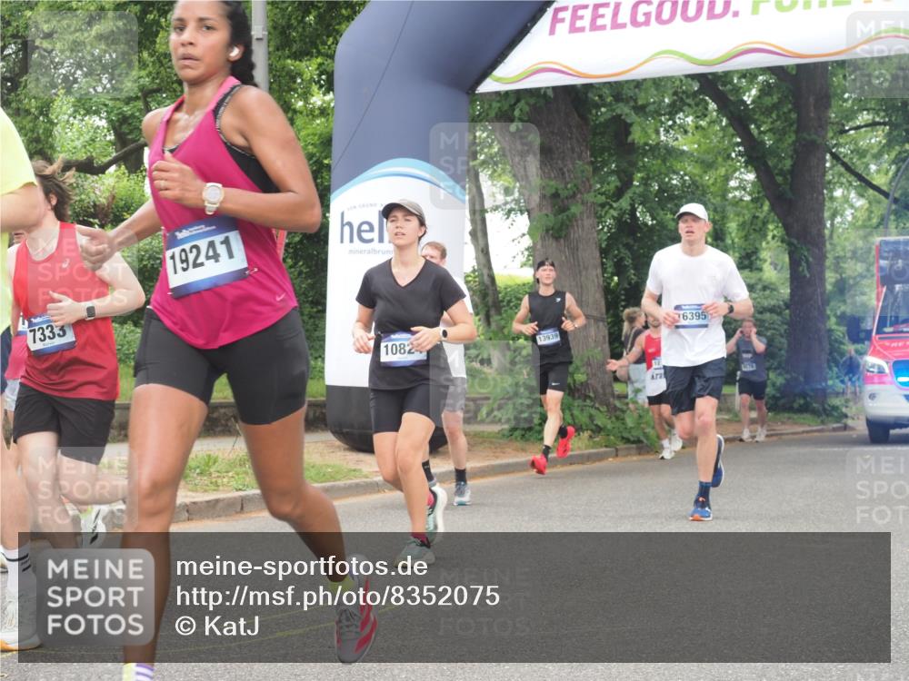 29.06.2025 - hella hamburg halbmarathon KatJ http://msf.ph/oto/8352075 29.06.2025 10:51:02 Zwischen KM18-KM19 1212, 1733, 1851, 2463, 3572, 4120, 4985, 5653, 7333 meine-sportfotos.de