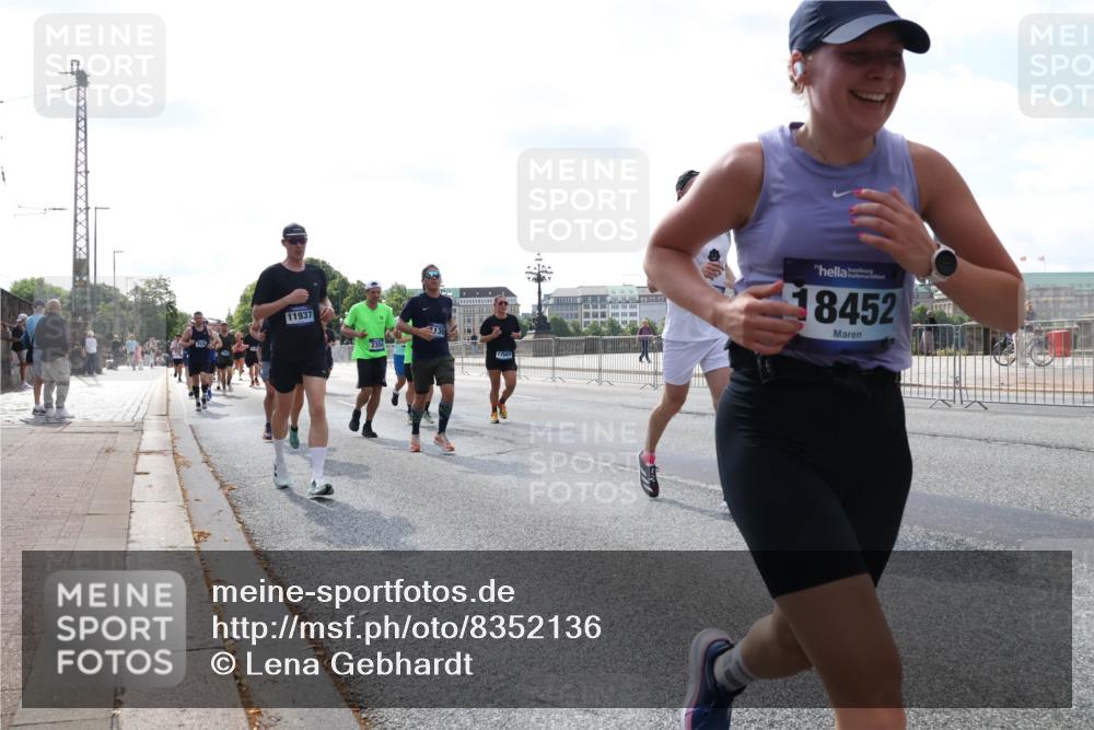 29.06.2025 - hella hamburg halbmarathon Lena Gebhardt http://msf.ph/oto/8352136 29.06.2025 10:01:11 Lombardsbrücke 11937, 2350, 17843, 8452, 1130, 1387, 1420, 1726, 2006, 2091, 2354, 2363, 2490, 2936, 3059, 3141, 3425, 3625, 3663, 3740, 3983, 4068, 4238, 4249, 4319, 4370, 4616, 4649, 4708, 5033, 5418, 5675, 5870, 6087, 6147, 0000, 6487, 6531, 6591, 6714, 6757, 6835, 6924, 7287, 7658, 7757, 7759, 7761, 7846, 8030, 8045, 8046, 8191, 8255, 8326, 8478, 8632, 8691, 8923, 9124, 9553, 9555, 9577, 9932, 10074, 10188, 10271, 10383, 10576, 11465 meine-sportfotos.de