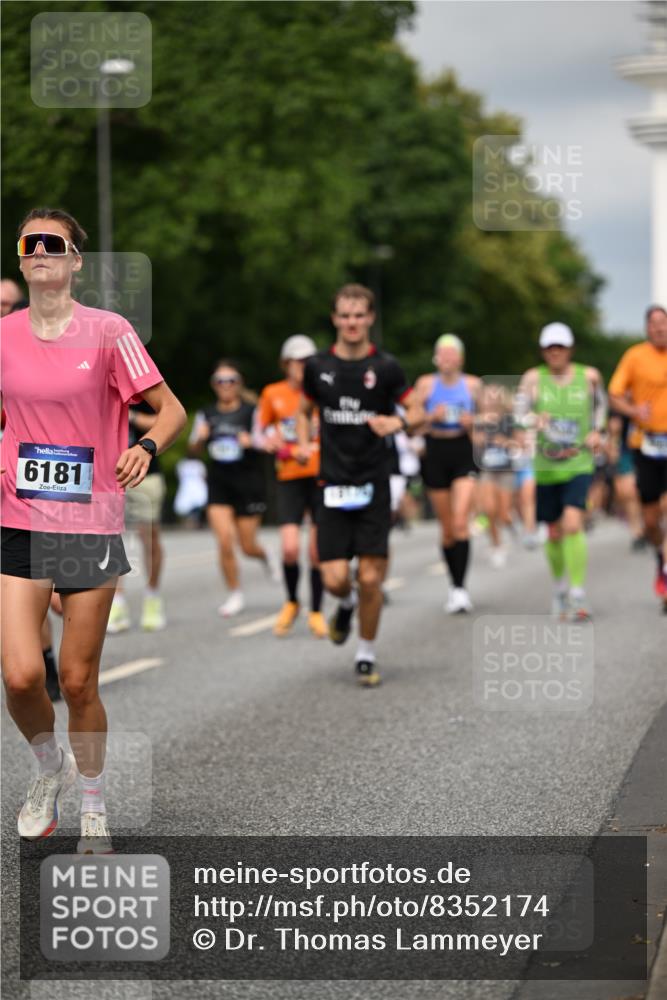 29.06.2025 - hella hamburg halbmarathon Dr. Thomas Lammeyer http://msf.ph/oto/8352174 29.06.2025 10:18:43 Kennedybrücke 1071, 1131, 1480, 1728, 2046, 2690, 3025, 3454, 3507, 3509, 3691, 3834, 4641, 5191, 5800, 6181, 6366, 6717, 6724, 7195, 7442, 7446, 7447, 7881, 8055, 8275, 8522, 8563, 8755, 8854, 8892, 9173, 9663, 9709, 10224, 10589, 10717, 10977 meine-sportfotos.de