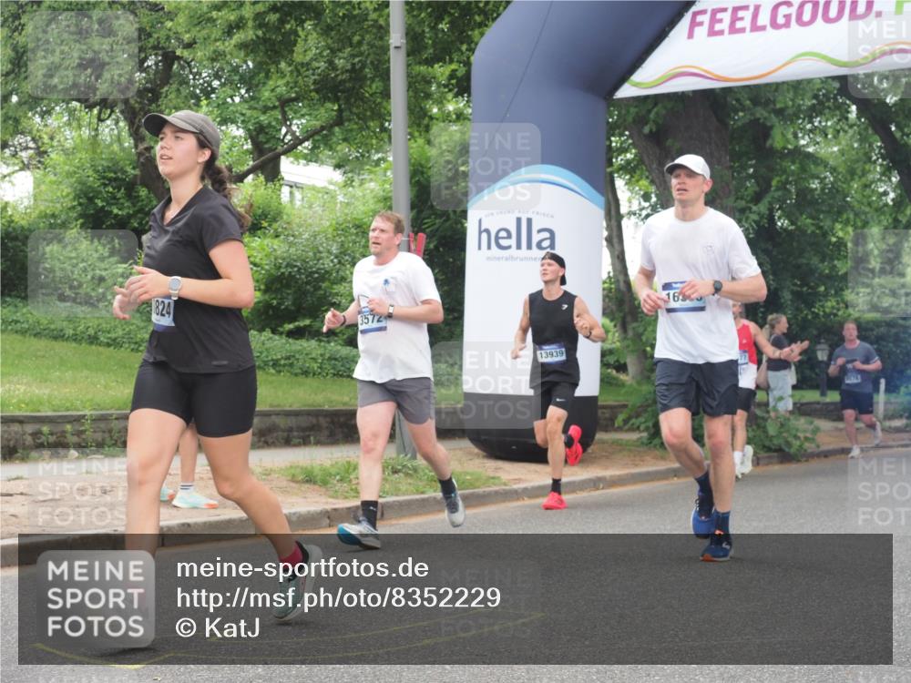 29.06.2025 - hella hamburg halbmarathon KatJ http://msf.ph/oto/8352229 29.06.2025 10:51:02 Zwischen KM18-KM19 1212, 1733, 1851, 2463, 3572, 4120, 4985, 5653, 7333 meine-sportfotos.de