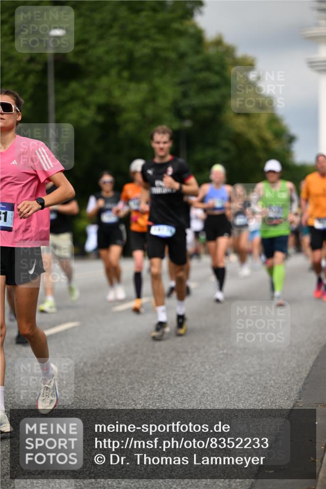 29.06.2025 - hella hamburg halbmarathon Dr. Thomas Lammeyer http://msf.ph/oto/8352233 29.06.2025 10:18:43 Kennedybrücke 1071, 1131, 1480, 1728, 2046, 2690, 3025, 3454, 3507, 3509, 3691, 3834, 4641, 5191, 5800, 6181, 6366, 6717, 6724, 7195, 7442, 7446, 7447, 7881, 8055, 8275, 8522, 8563, 8755, 8854, 8892, 9173, 9663, 9709, 10224, 10589, 10717, 10977 meine-sportfotos.de